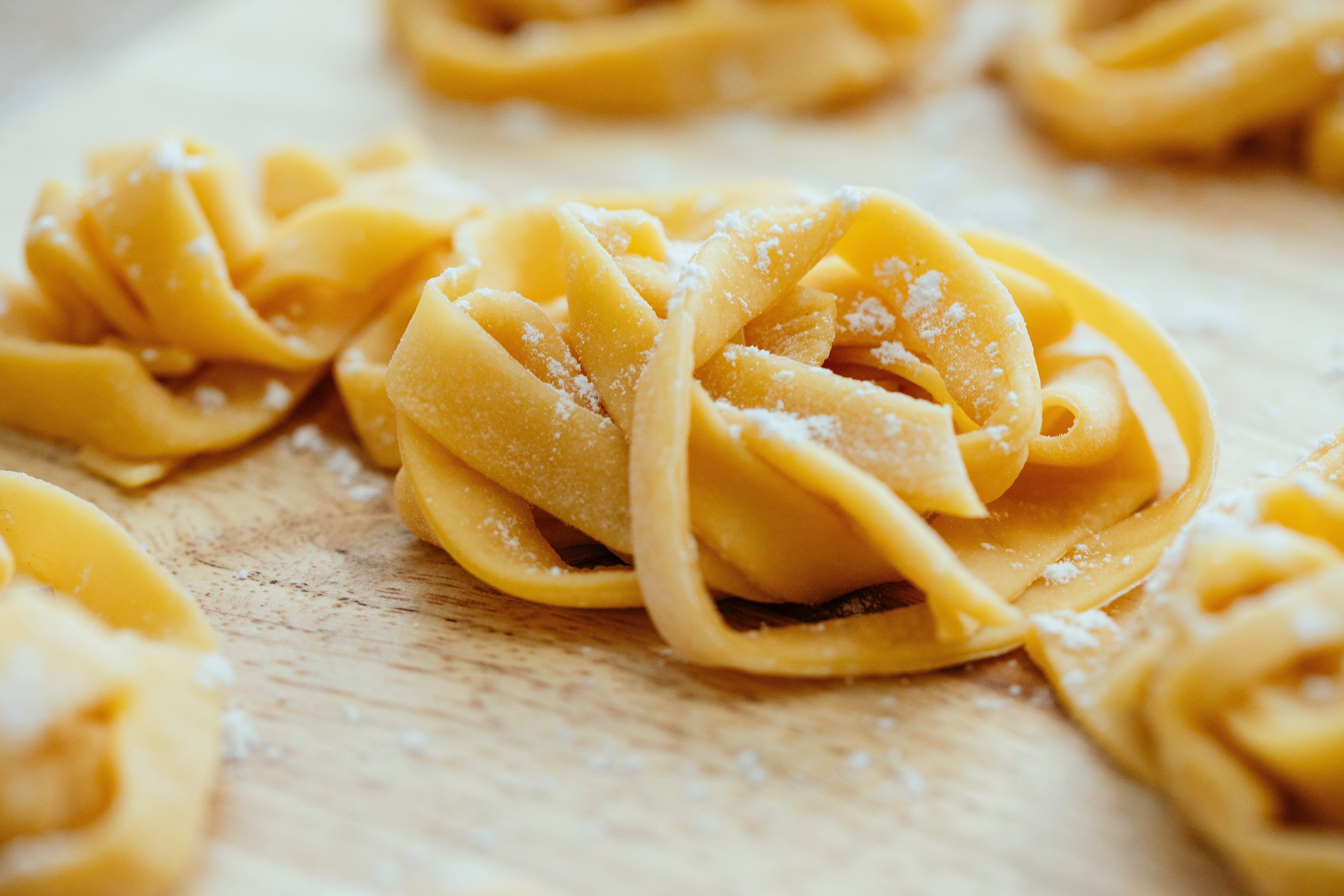fettuccine preparate con macchina pasta fresca